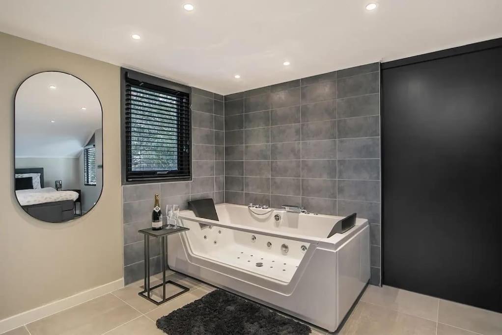 Relaxed Luxe "Boszichthuisje" Met Jacuzzi Bospark Ijsselheide Hattemerbroek Eksteriør billede